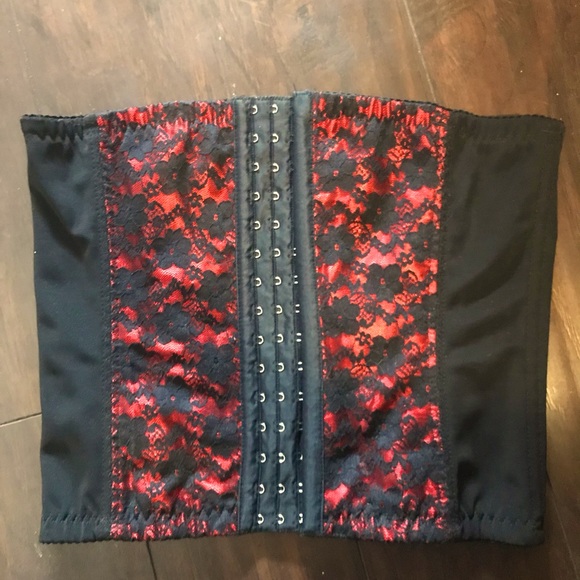 Red Laced Boned Corset - Picture 1 of 2